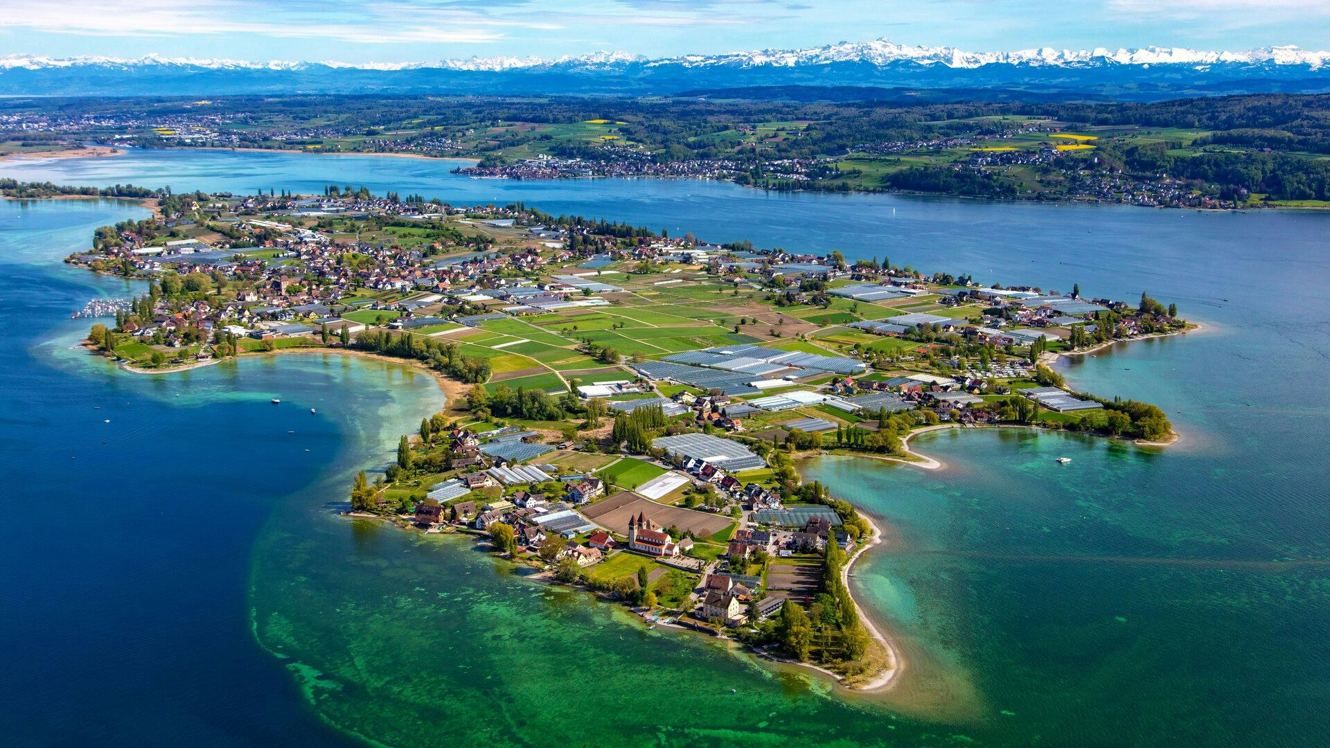 Die Schweiz liegt in der Mitte Europas – auf dem Bild ist die Vierländerregion Bodensee mit Alpenpanorama zu sehen.