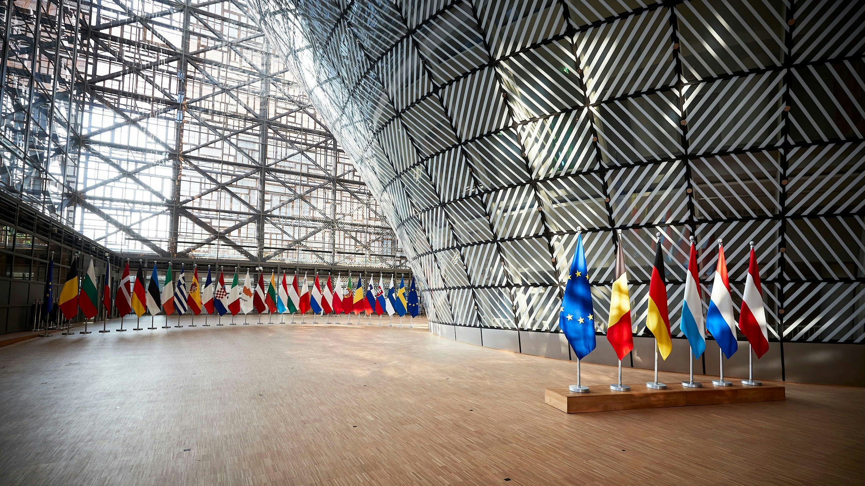 The contemporary interior of the Europa building in Brussels. The walls and facade are made of wood and glass.