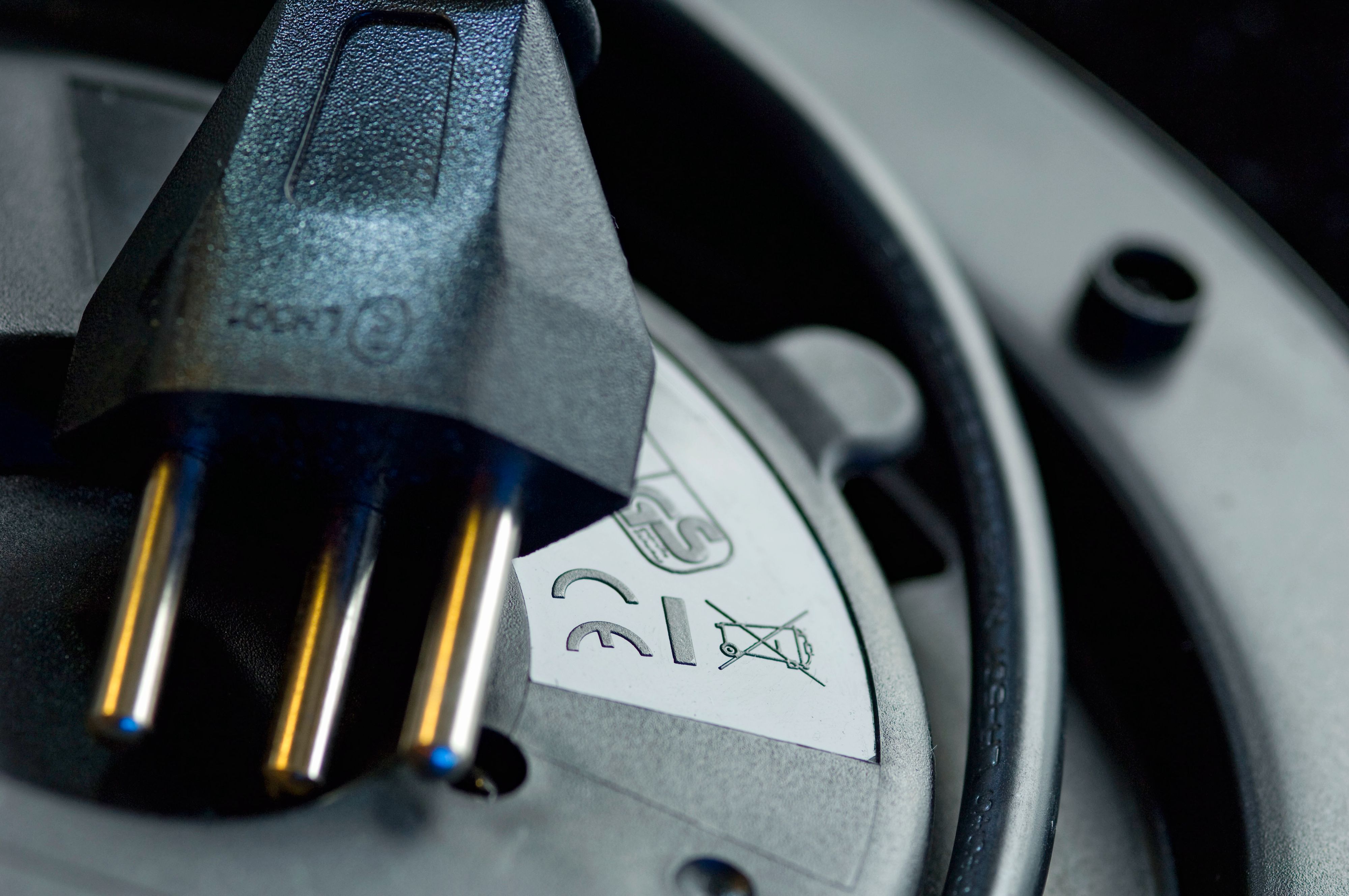 Prise sur une bobine de câble portant la marque européenne de conformité CE